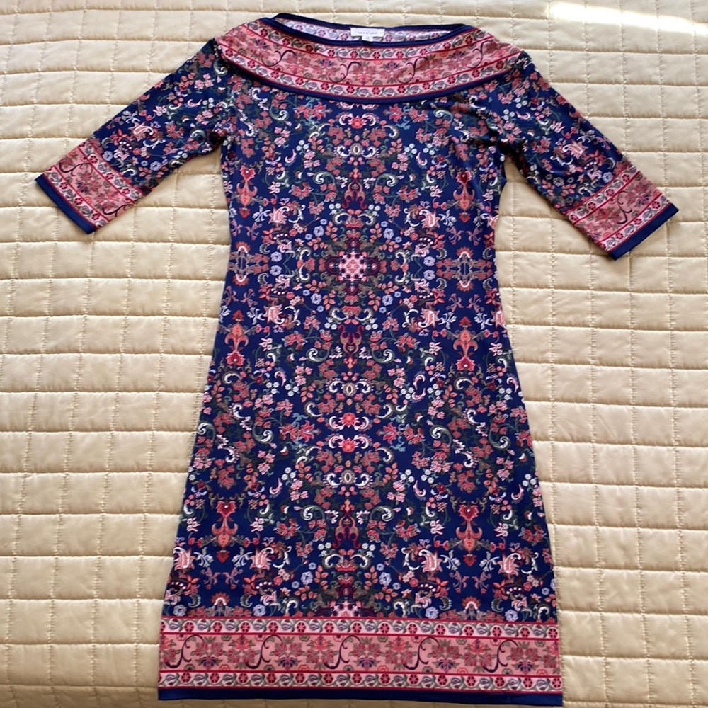 Very nice Max Studio dress, size XS, could be good on size S as well.